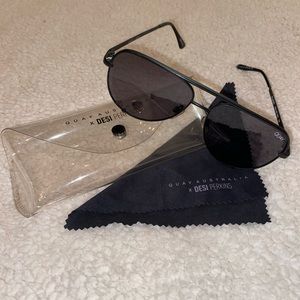 Quay x Desi Perkins High Key Mini black sunglasses